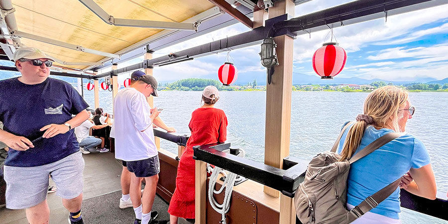 Cruise in Lake Kawaguchi