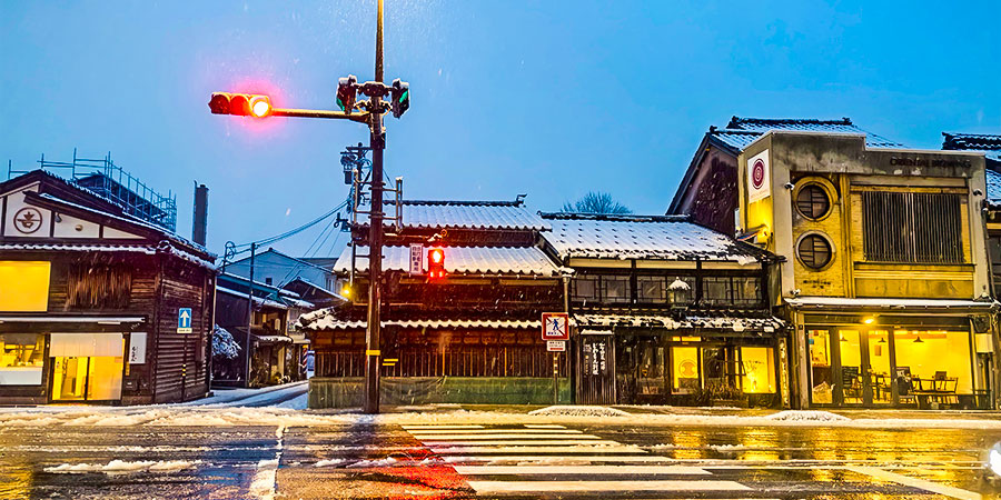 Snowy Street View in Nagasaki