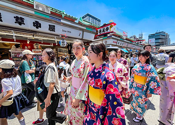 Visit the Nakamise Street