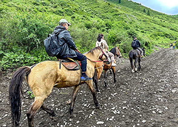 Mountain Hikes in Lake Kayyndy