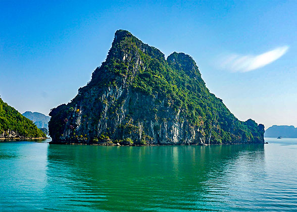 The Beautiful Scenery of Halong Bay