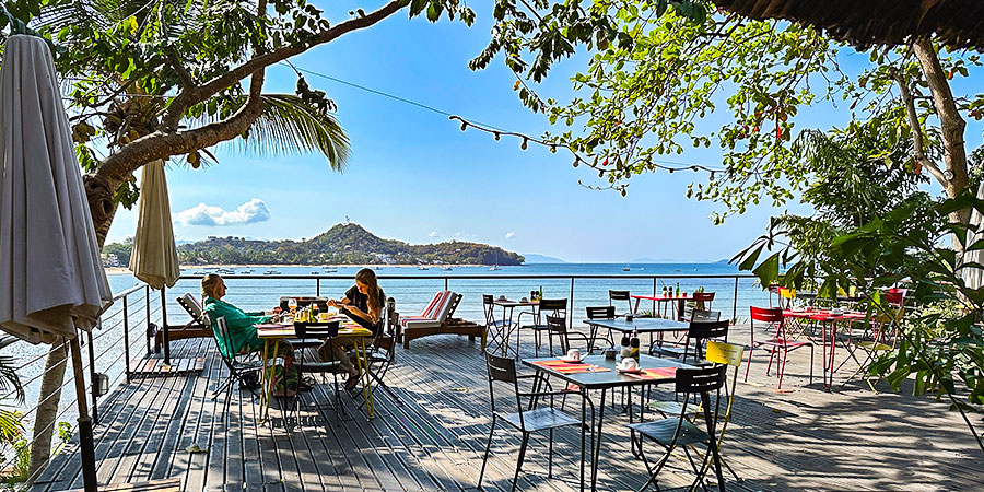 Seaside Restaurant with Not-Many Visitors