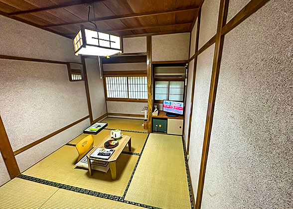 Onsen Hotel Room in Shirakawa-go