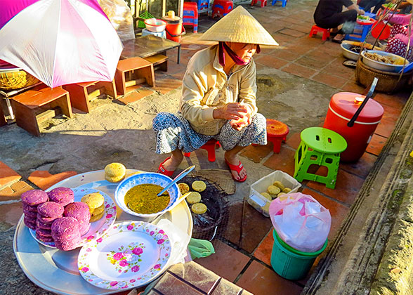 Snack Vendor in Hoi An