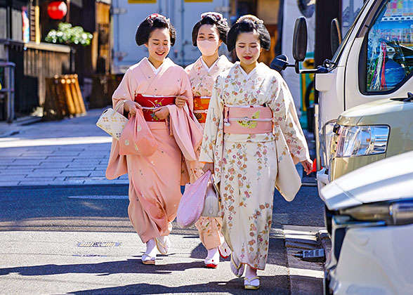 Go to Spring Market in Pretty Kimono