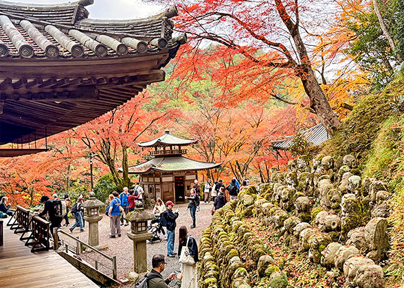 Stone statues in javascript:;the temple