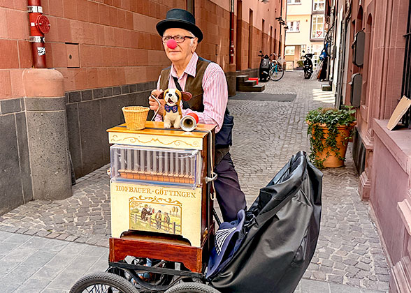 Street Organ Player
