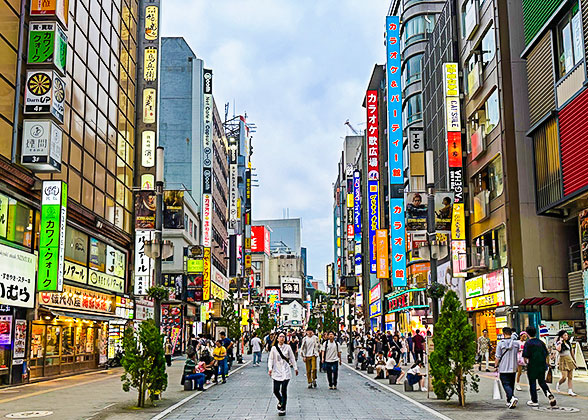 Take a Stroll around Shinjuku in Tokyo