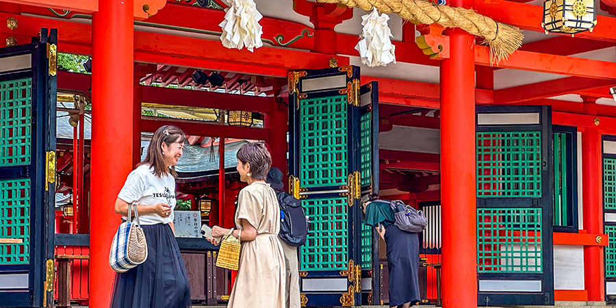 Visitors in Kuzuryu Shrine