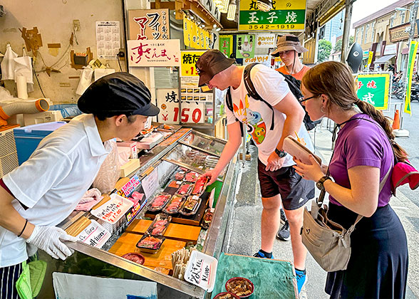 Sushi stall on Hondori Street