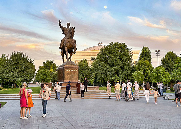 Amir Temur Square in Tashkent