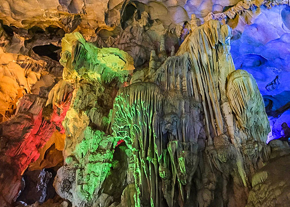 Thien Canh Son Cave