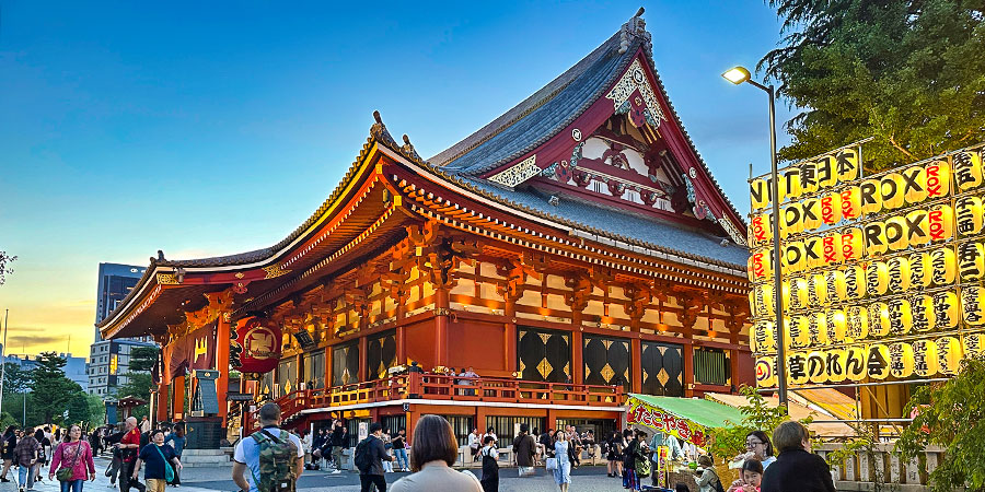 Night Visit to Senso-ji Temple in Tokyo