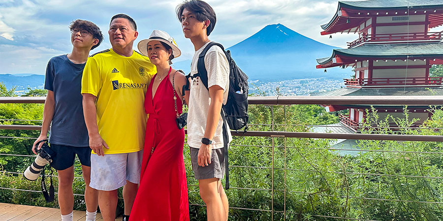 Take Photos with Mt. Fuji & Chureito Pagoda