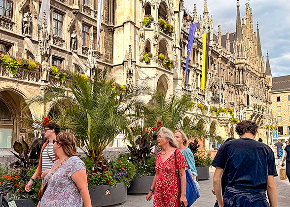 Visit Munich Marienplatz