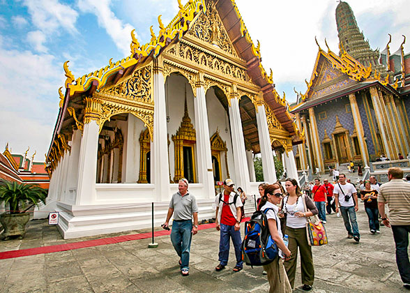 Visit Wat Phra Kaew, Bangkok
