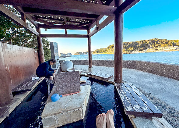 Comfortable hot springs