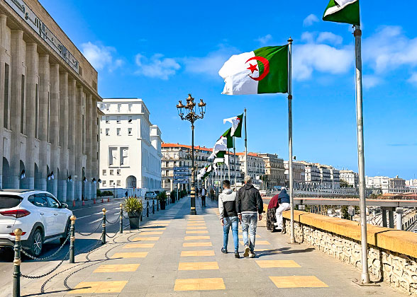 Wander along Algiers Corniche