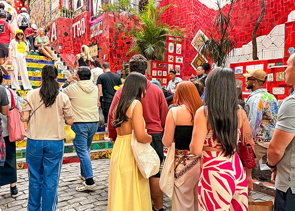 Crowds Lining up for Photography, Selaron Steps
