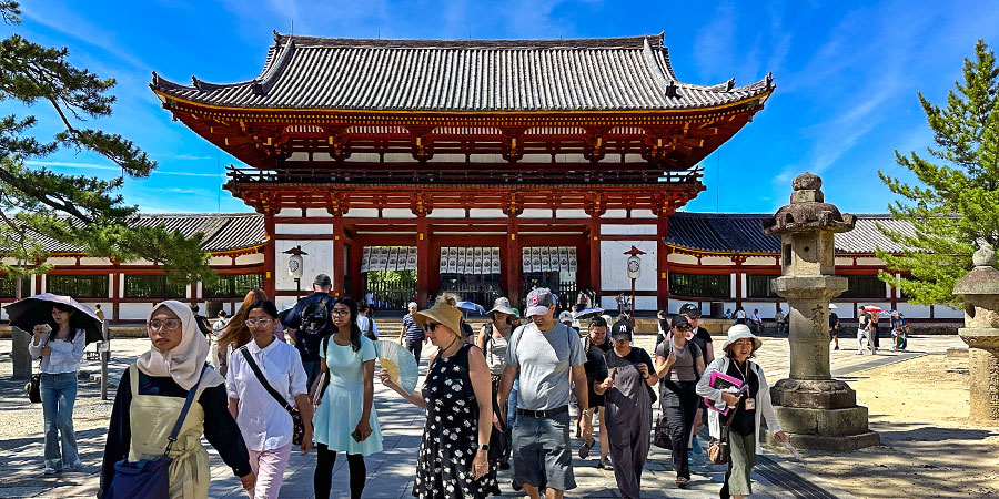 Crowded Todaiji Temple in Summer