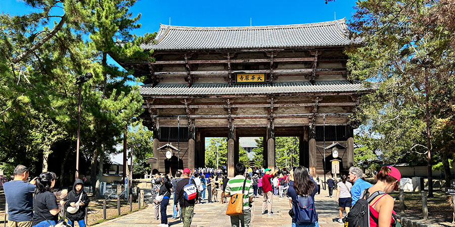 Crowded Todaiji Temple