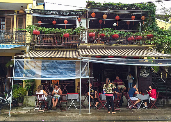 Da Nang Street Café