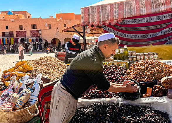 Desert Market Selling Dates