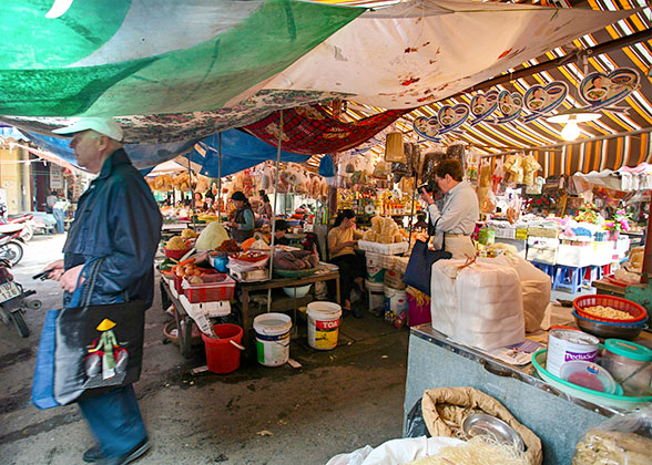 Hanoi Vegetable Market Stroll