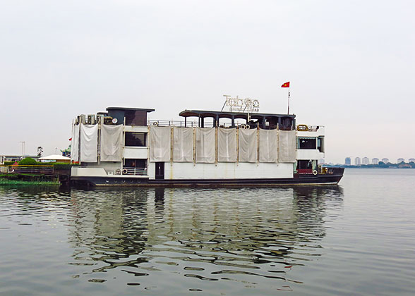 Cruising on West Lake