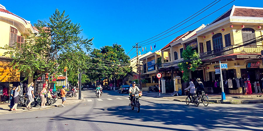 Midday City Walk in Saigon