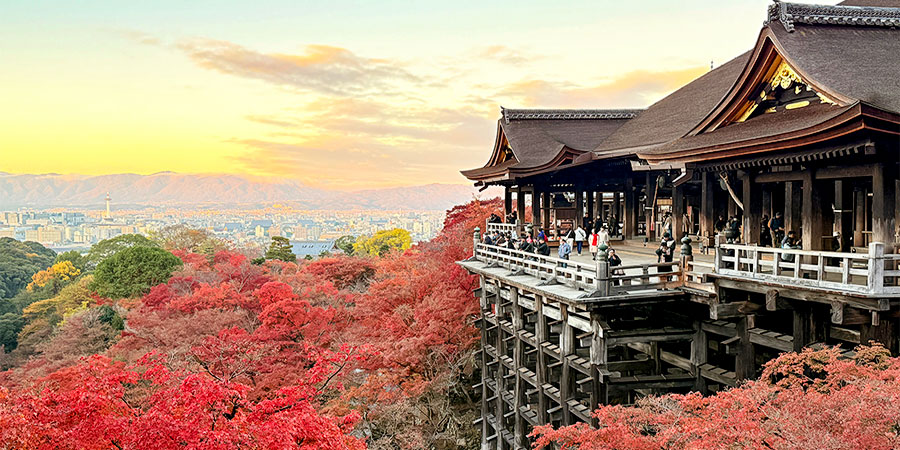 Red Foliage in Kiyomizu-dera Temple