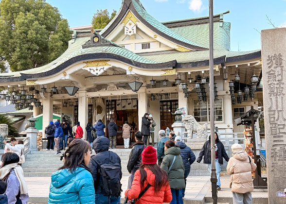 Visit Main Hall of Namba Yasaka Shrine