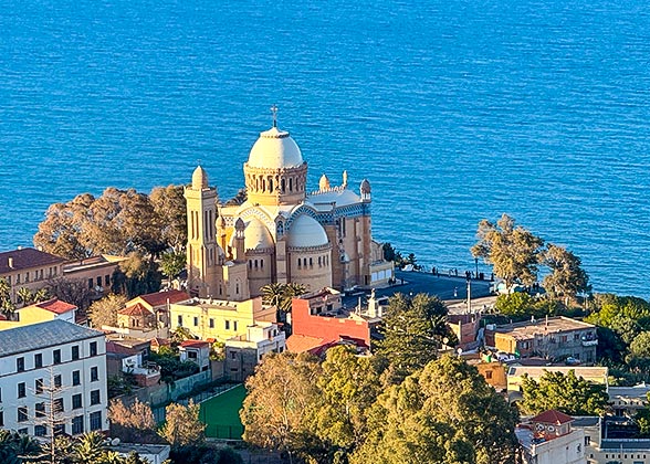 Admire Notre-Dame d’Afrique from High