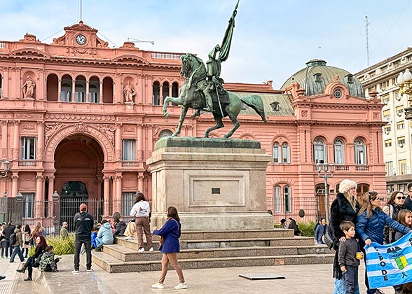 Pink House (Casa Rosada) on May Plaza