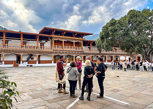 Punakha Dzong's Grand Architecture