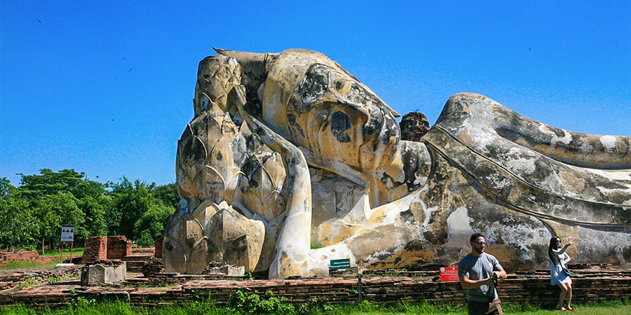 Wat Lokayasutharam Under Sun