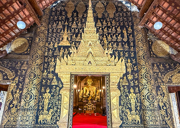 Stunning Sculptures of Wat Xieng Thong