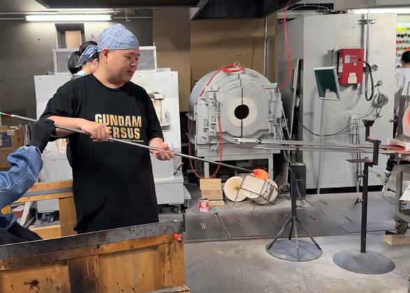Watch the Glass Product Making Progress