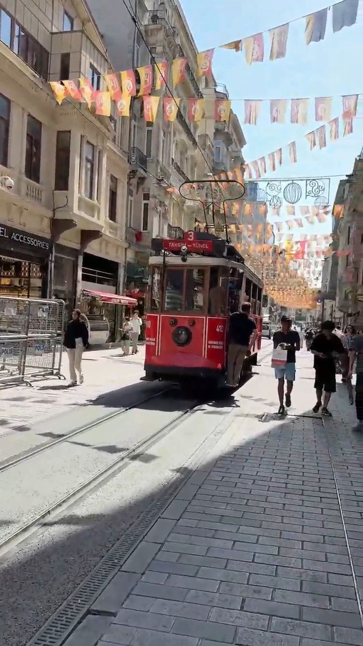 Istanbul City: Taksim Square & Isiklal Caddesi